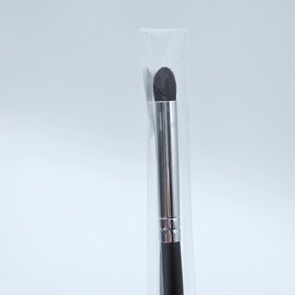 Morphe M321 Bullet Crease Eyeshadow Brush - Picture 5 of 5